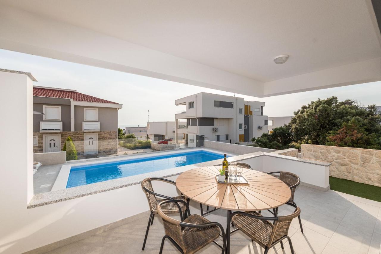 נובליה Sara Luxury Apartment With A Pool מראה חיצוני תמונה