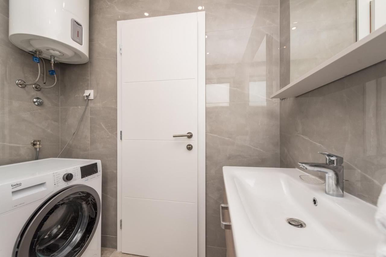 נובליה Sara Luxury Apartment With A Pool מראה חיצוני תמונה
