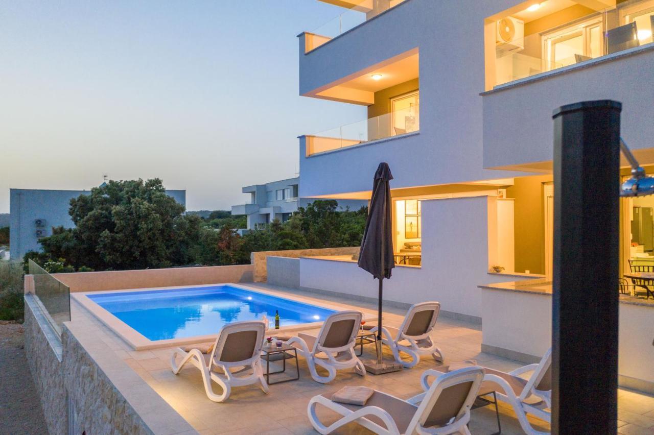 נובליה Sara Luxury Apartment With A Pool מראה חיצוני תמונה